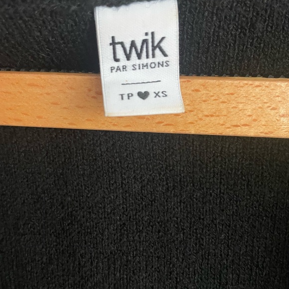 Open front hooded sweater cardigan with pockets. - Picture 5 of 8